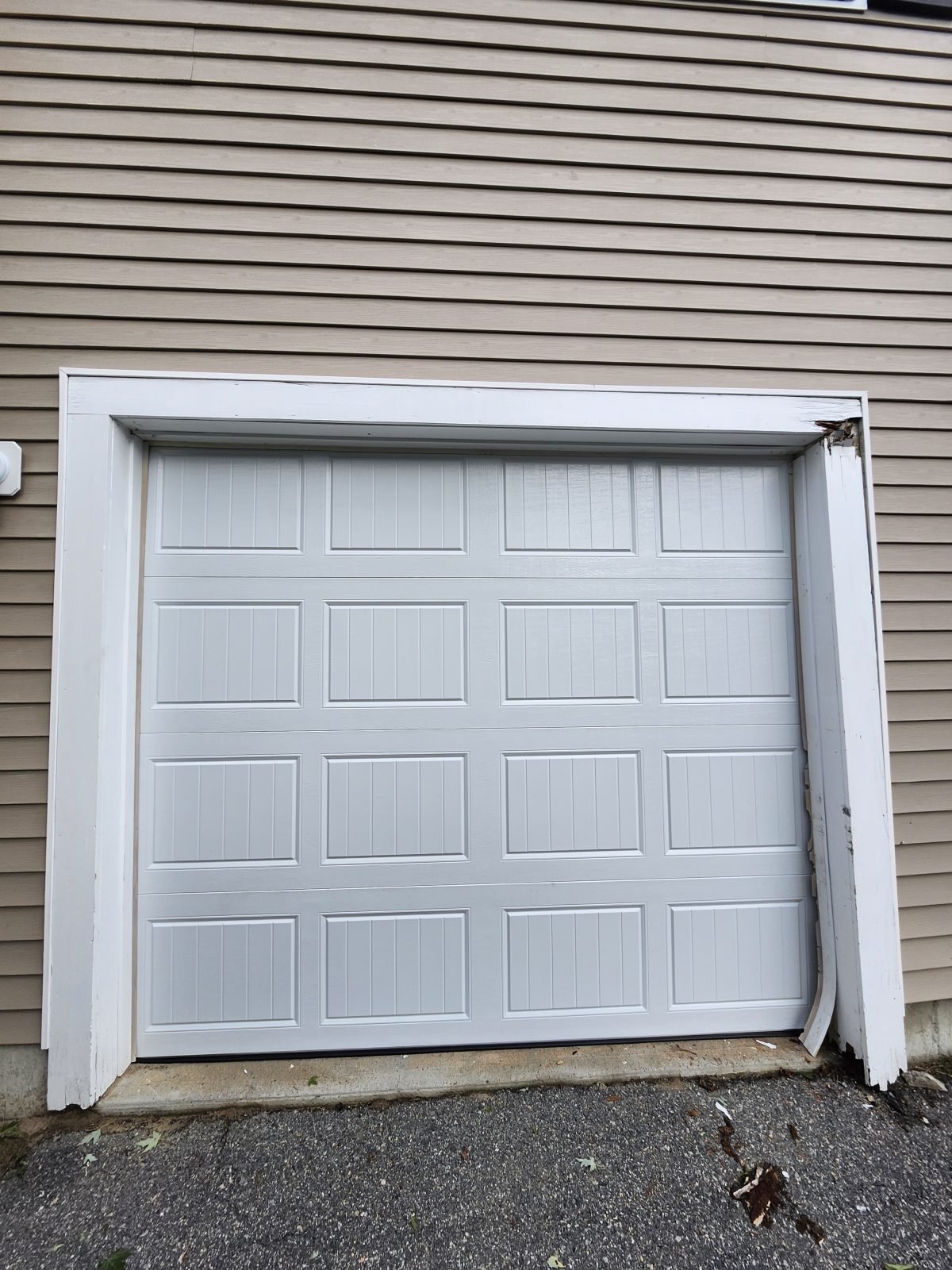 New garage door installed in Warwick, RI